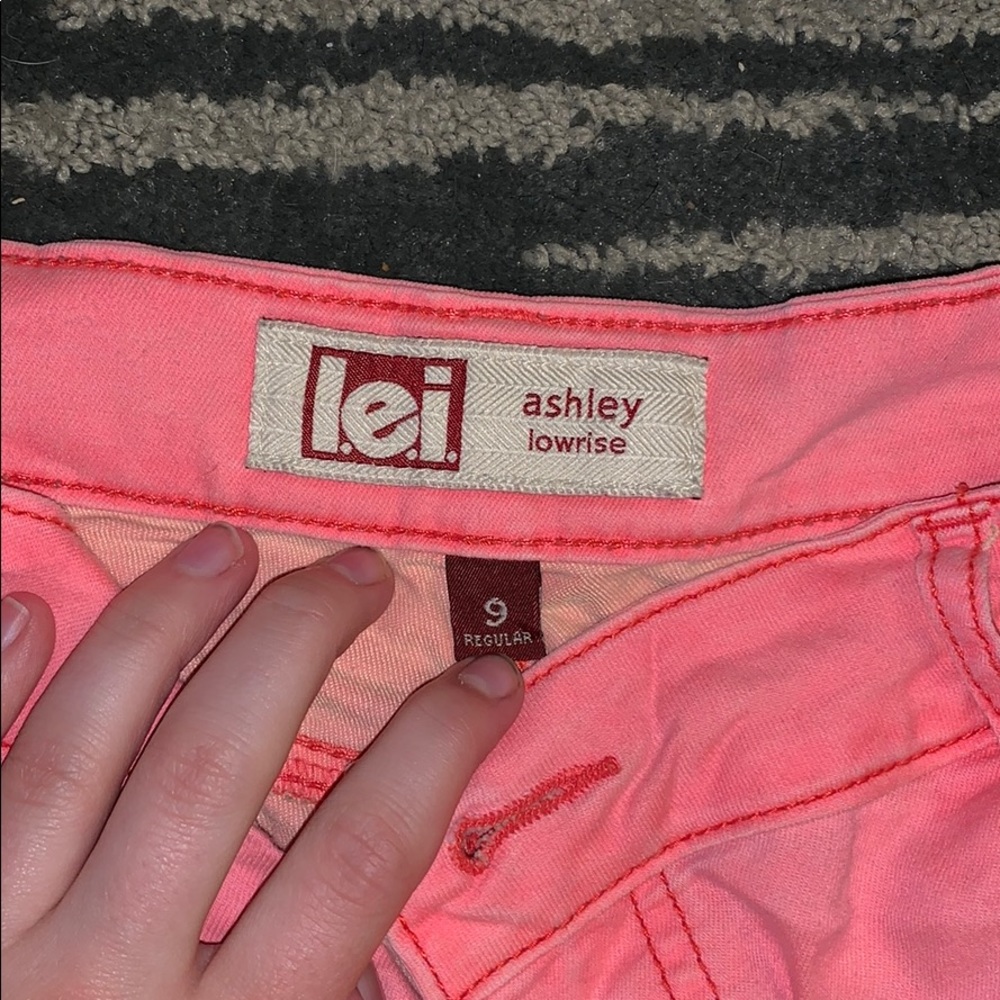 Shorts - Picture 2 of 4